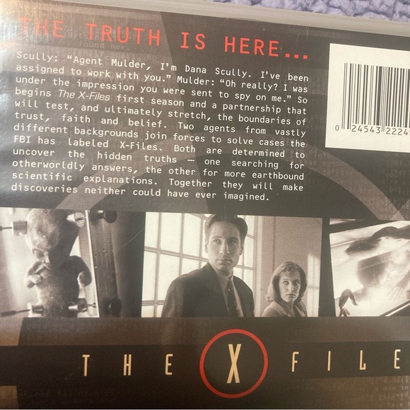 The X Files Season 1 & 2 DVD - Picture 2 of 7